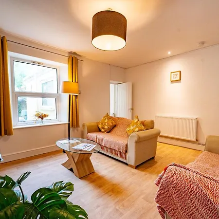 Dom wakacyjny Stella's Cottage- Cute Traditional In South West By Stae-homes