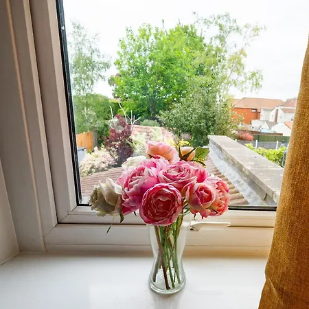 Dom wakacyjny Stella's Cottage- Cute Traditional In South West By Stae-homes