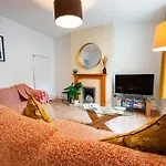 Stella's Cottage- Cute Traditional In South West By Stae-homes Бристоль