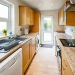 Дом отдыха Stella's Cottage- Cute Traditional In South West By Stae-homes