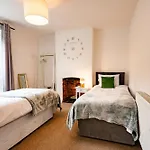 Stella's Cottage- Cute Traditional In South West By Stae-homes Дом отдыха Бристоль