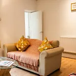 Дом отдыха Stella's Cottage- Cute Traditional In South West By Stae-homes Бристоль