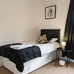 Stella's Cottage- Cute Traditional In South West By Stae-homes * Бристоль