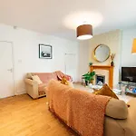 Stella's Cottage- Cute Traditional In South West By Stae-homes Дом отдыха *