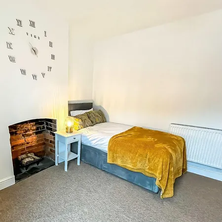 Holiday home Stella's Cottage- Cute Traditional In South West By Staystaycations