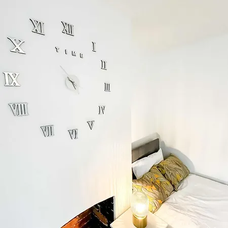 Stella's Cottage- Cute Traditional In South West By Staystaycations