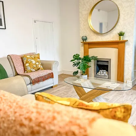 Stella's Cottage- Cute Traditional In South West By Staystaycations Bristol