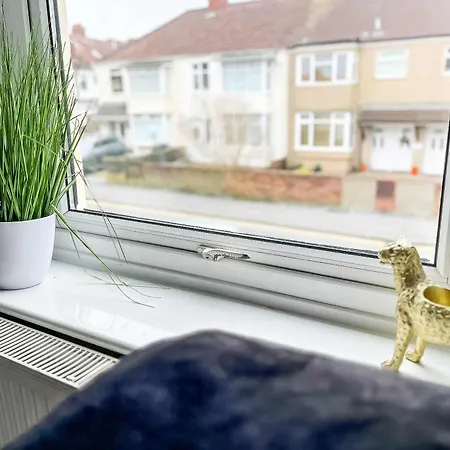 Holiday home Stella's Cottage- Cute Traditional In South West By Staystaycations Bristol