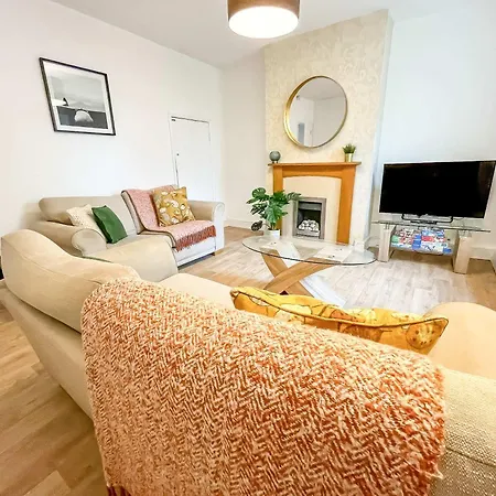 Stella's Cottage- Cute Traditional In South West By Staystaycations Holiday home