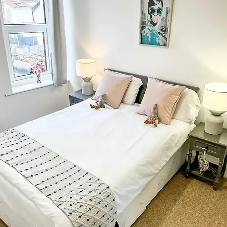 Stella's Cottage- Cute Traditional In South West By Staystaycations Holiday home *