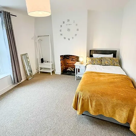 Stella's Cottage- Cute Traditional In South West By Staystaycations Holiday home