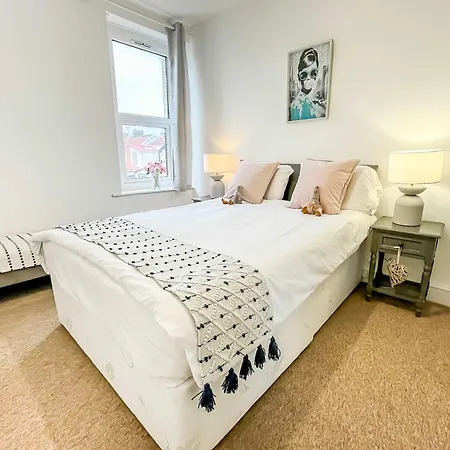 Stella's Cottage- Cute Traditional In South West By Staystaycations *