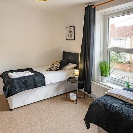 Stella's Cottage- Cute Traditional In South West By Stae-homes * Bristol