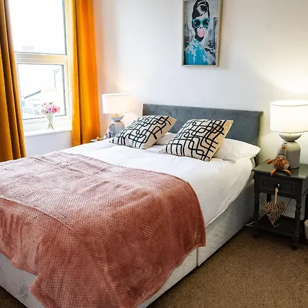 Stella's Cottage- Cute Traditional In South West By Staystaycations *