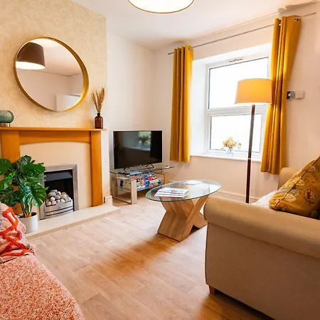 Stella's Cottage- Cute Traditional In South West By Staystaycations