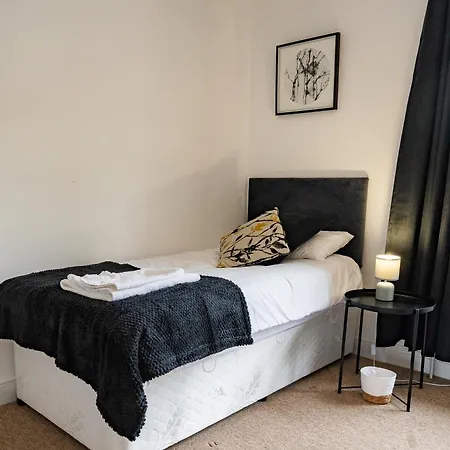 Stella's Cottage- Cute Traditional In South West By Stae-homes * Bristol